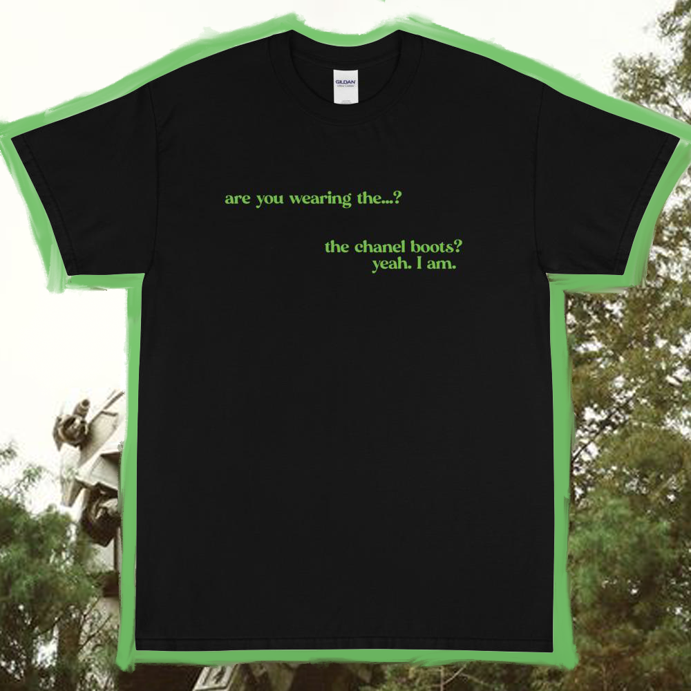 'CHANEL BOOTS SKYWALKER' - TEE
